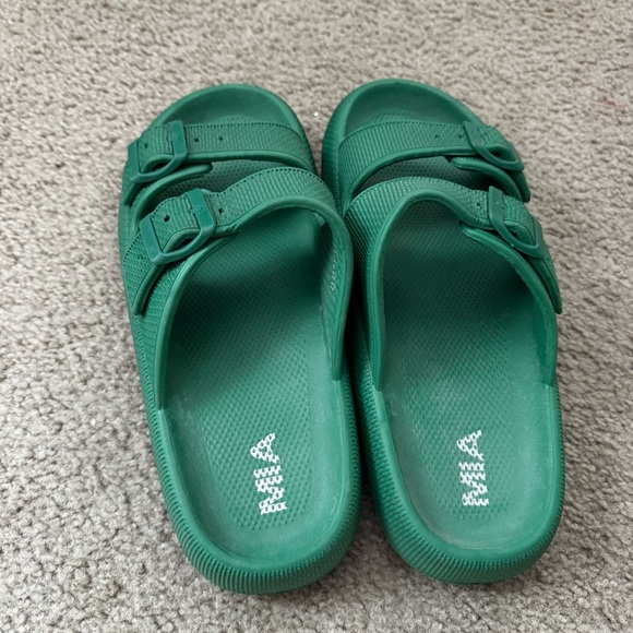 MIA Emerald Buckle Slides - Picture 1 of 4